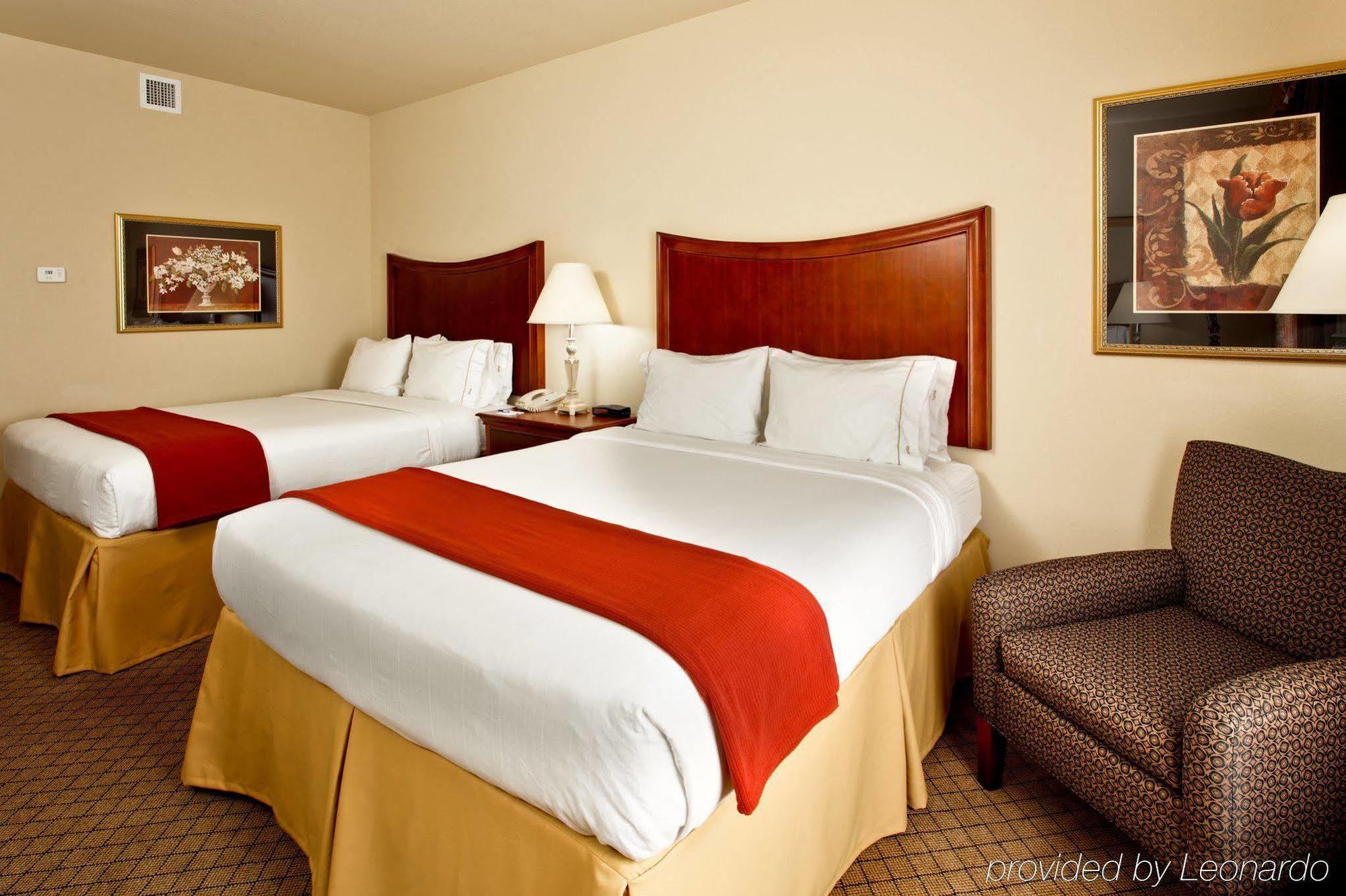 Hotel Holiday Express & By Ihg